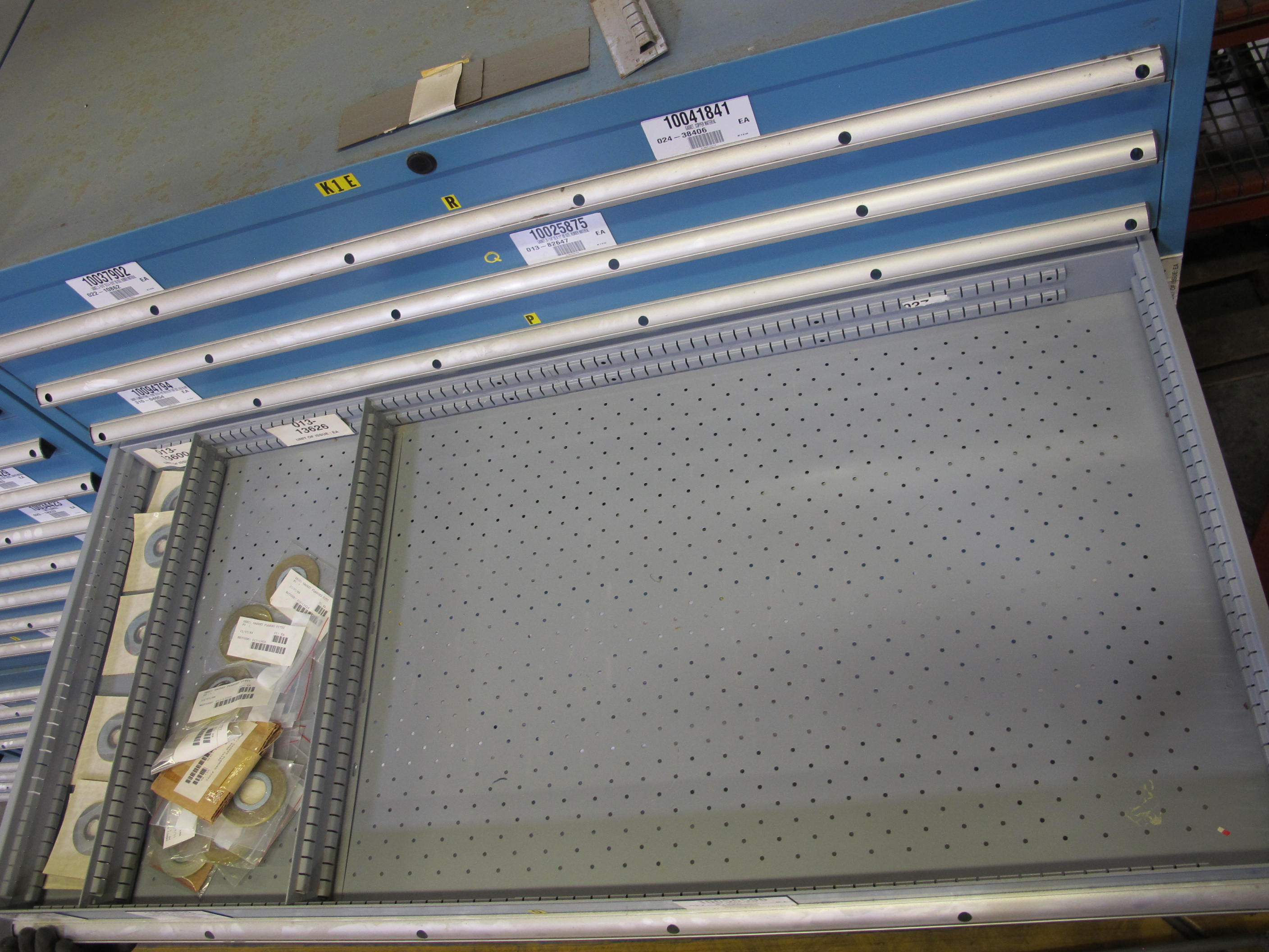 LISTA HEAVY DUTY 9-DRAWER PARTS CABINET W/ CONTENTS (W-50) LOADING & HANDLING FEE $25-